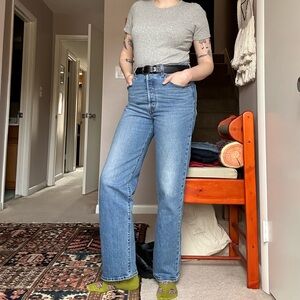 Levi's Ribcage Straight Jeans in Medium Blue